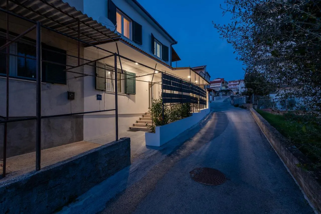 Apartment Radic-Perfect Location For Summer Activities Trogir