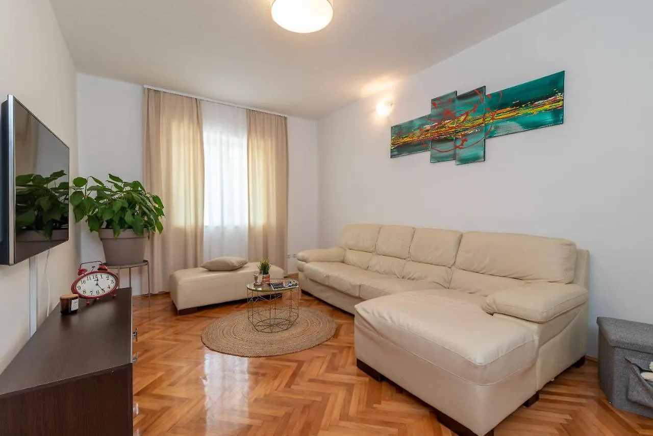 Apartment Radic-Perfect Location For Summer Activities Trogir