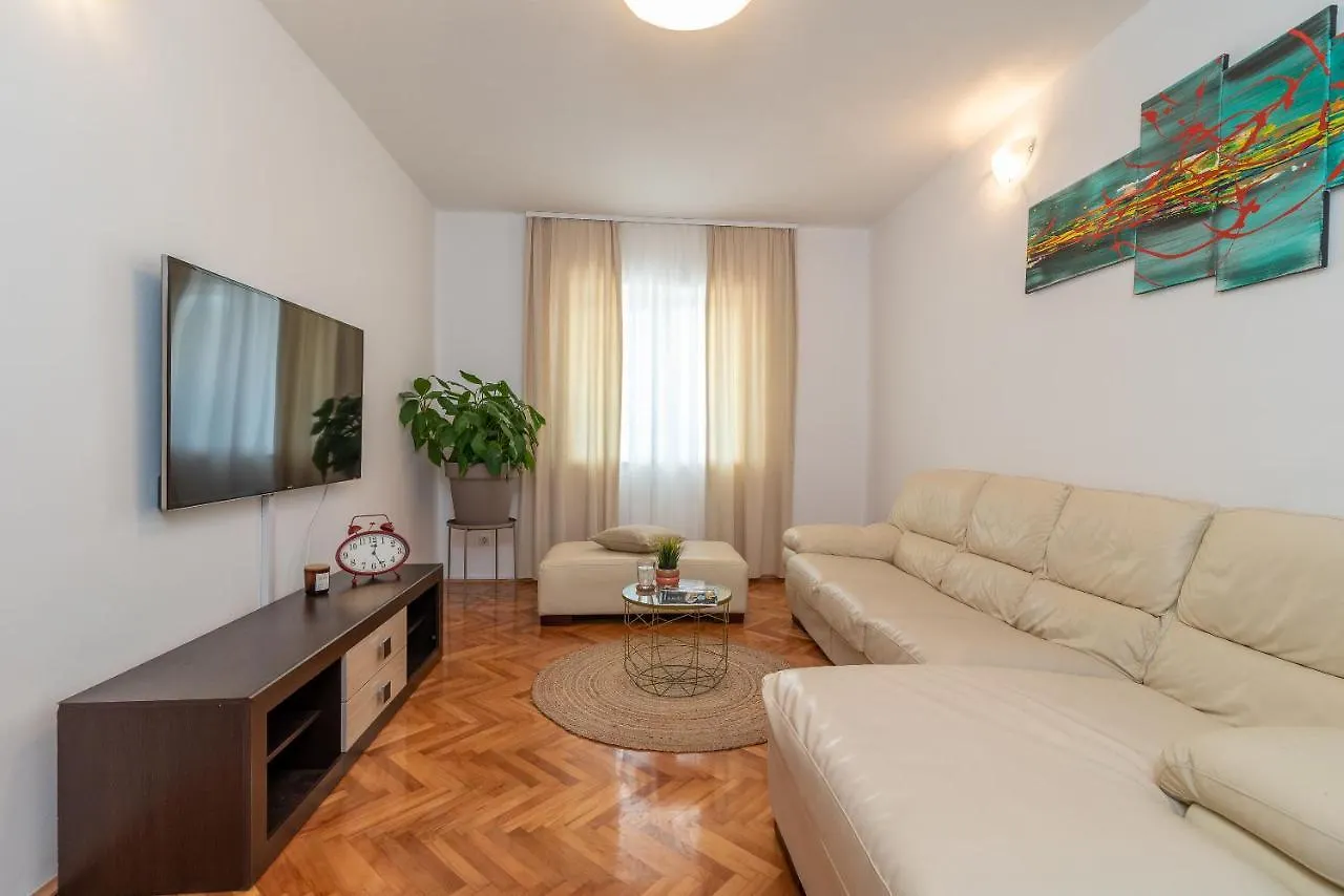 Apartment Radic-Perfect Location For Summer Activities Trogir