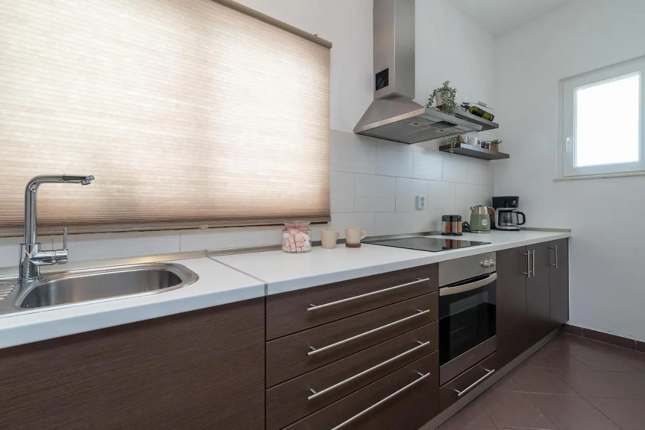 Apartment Radic-Perfect Location For Summer Activities Trogir