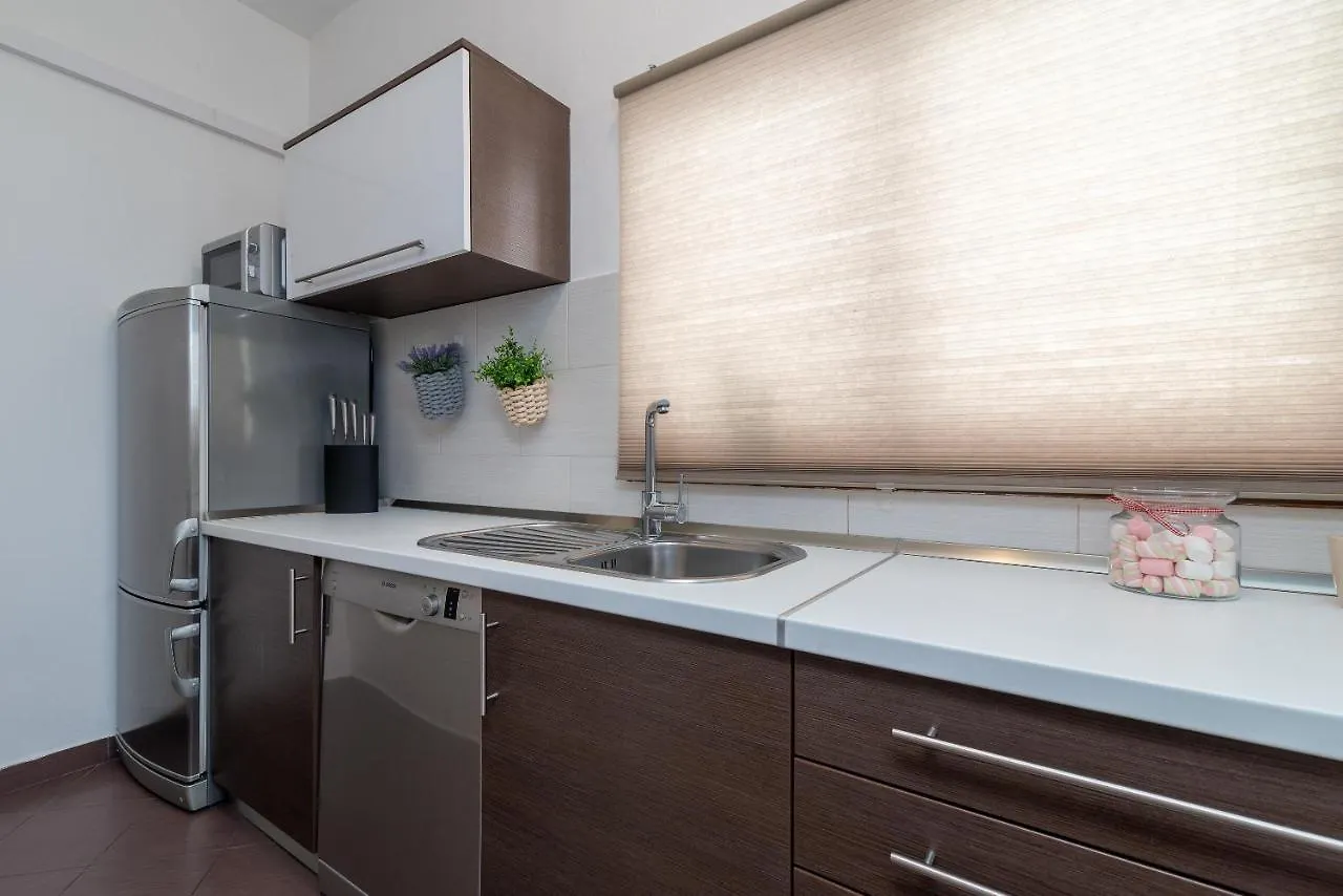 Apartment Radic-Perfect Location For Summer Activities Trogir