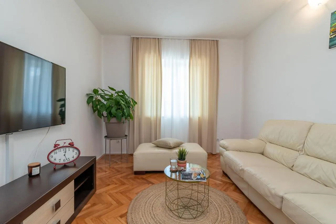 Apartment Radic-Perfect Location For Summer Activities Trogir