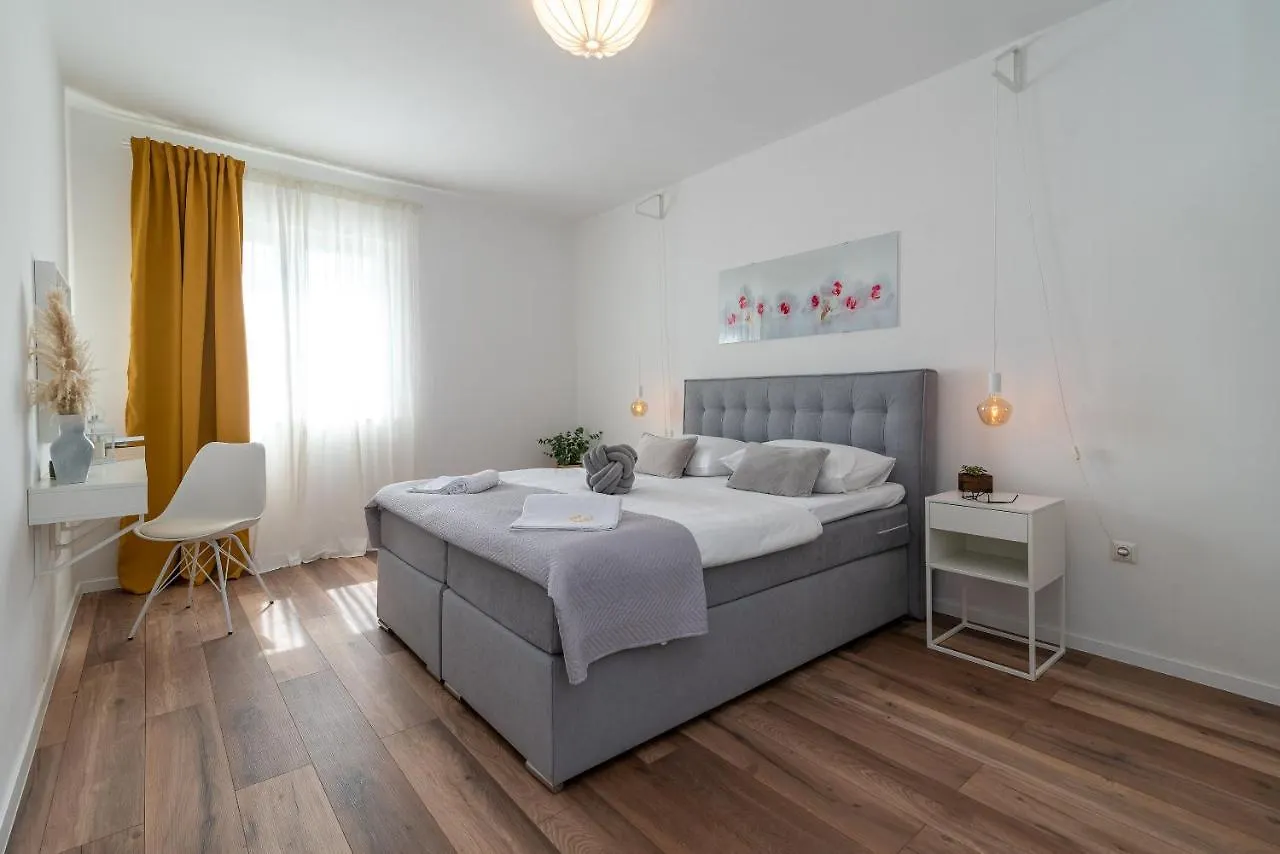 Apartment Radic-Perfect Location For Summer Activities Trogir