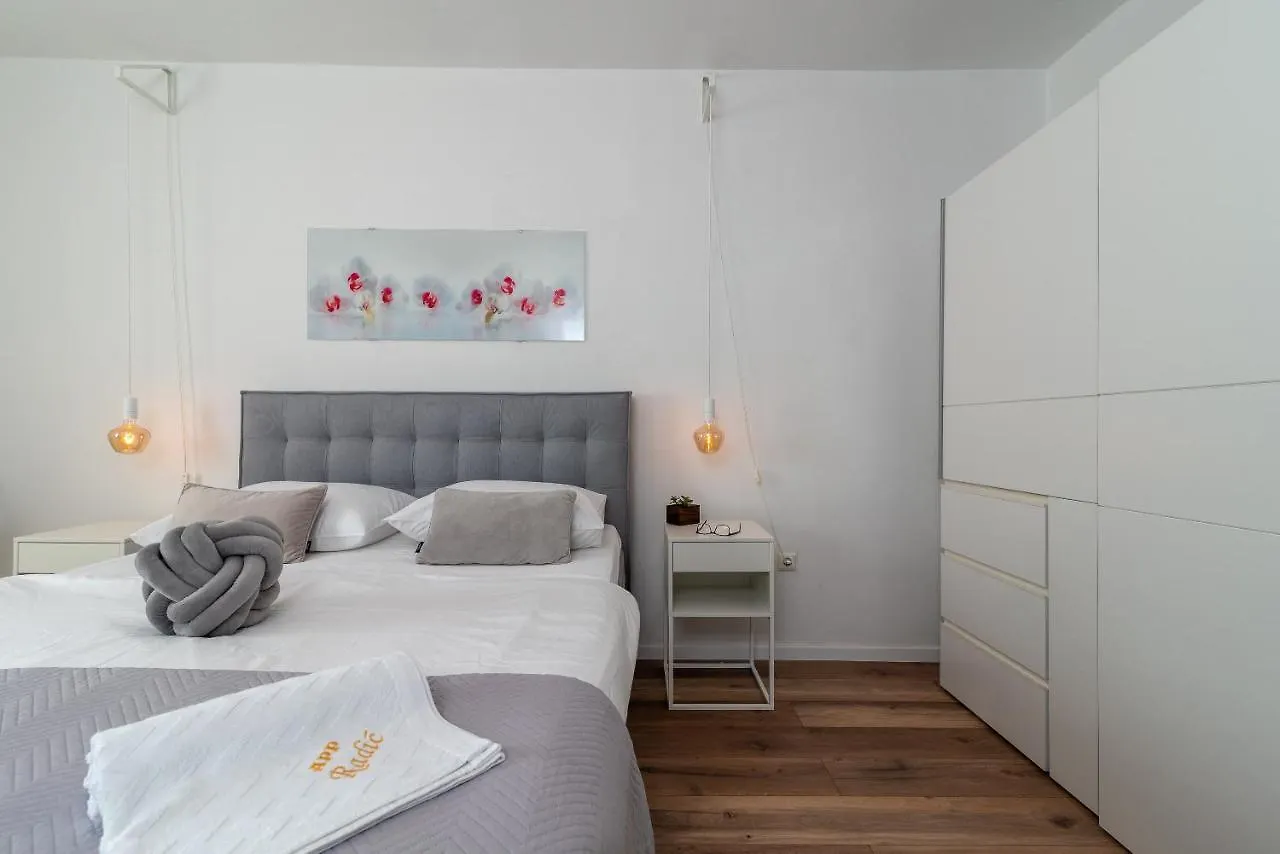 Apartment Radic-Perfect Location For Summer Activities Trogir