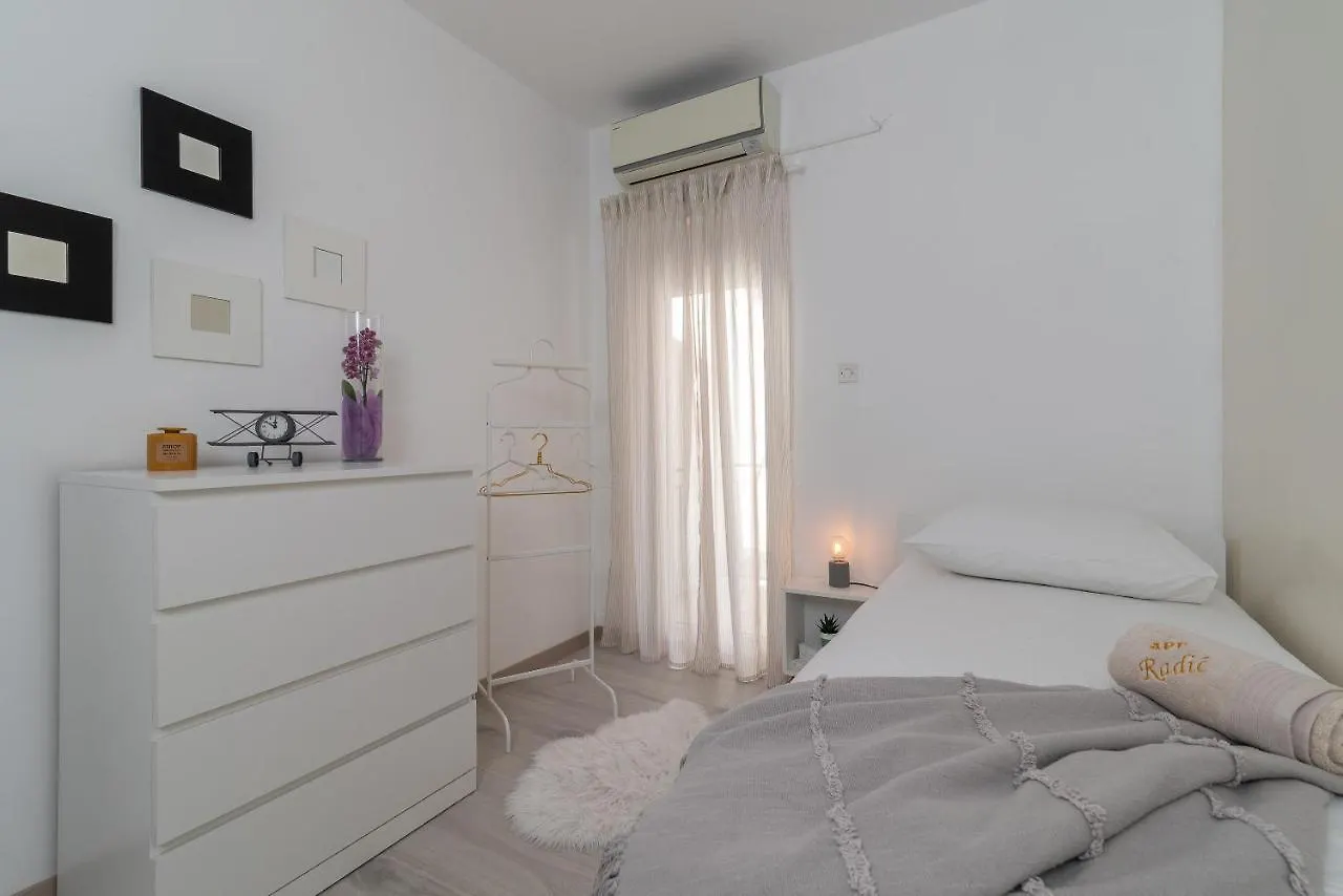 Apartment Radic-Perfect Location For Summer Activities Trogir 0*,  Kroatien
