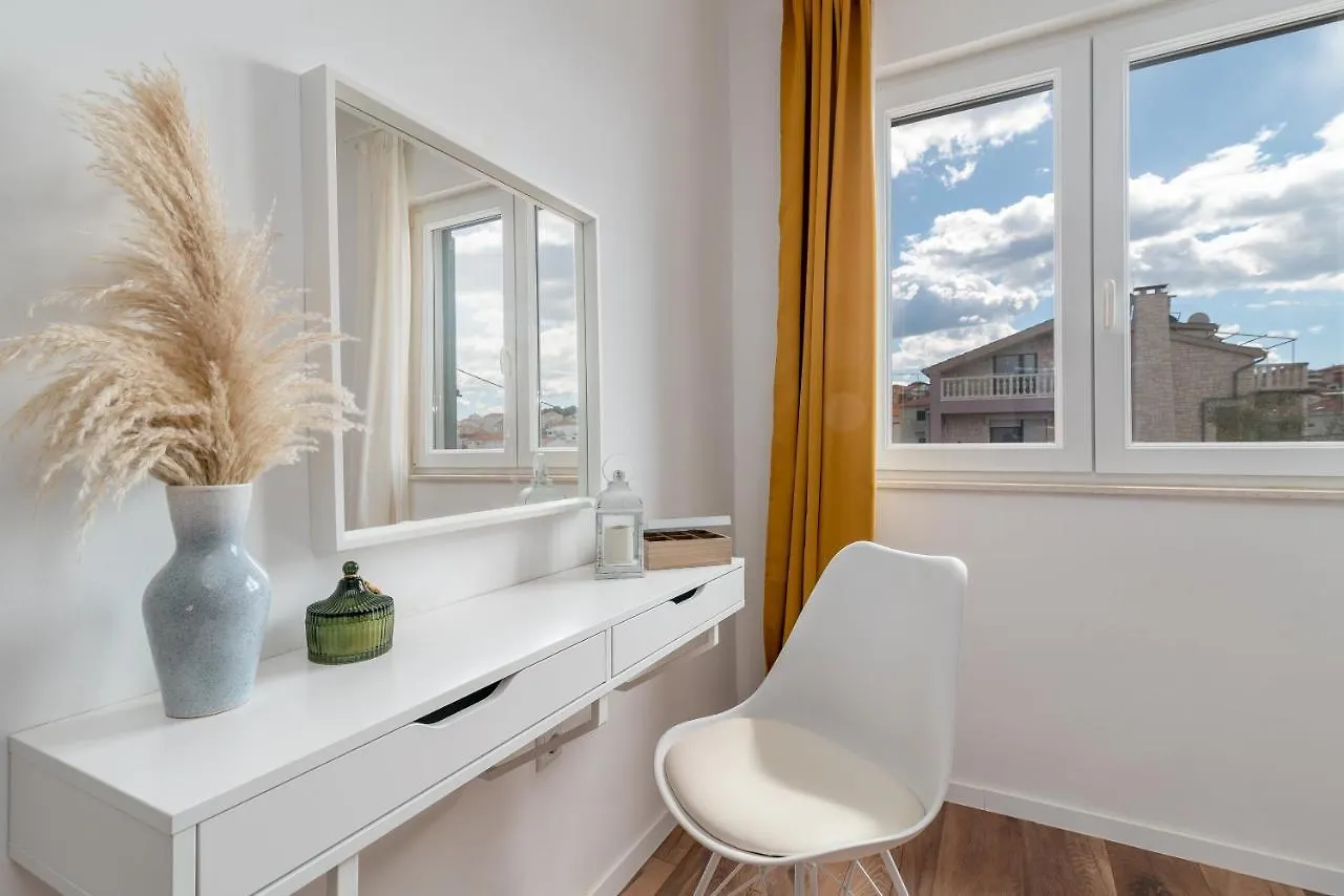Apartment Radic-Perfect Location For Summer Activities Trogir