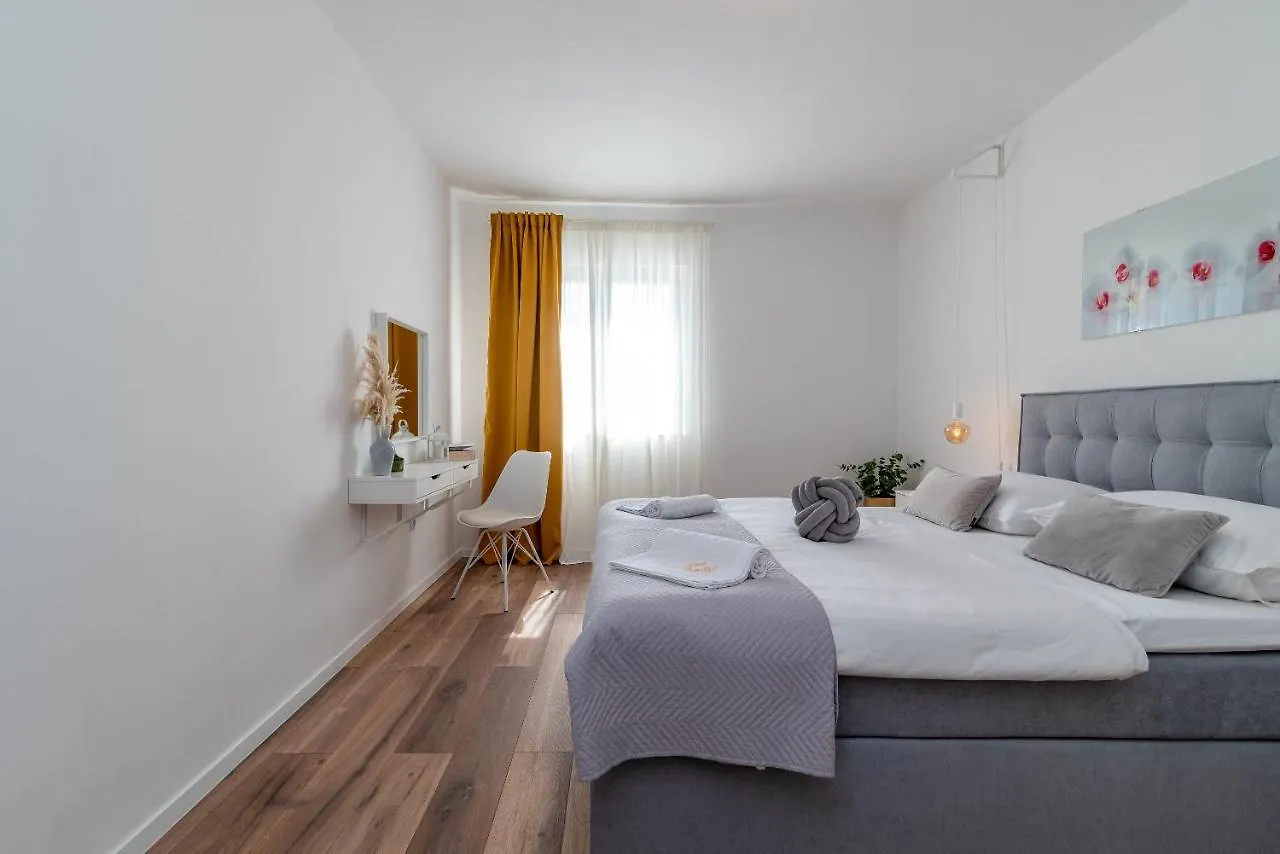 Apartment Radic-Perfect Location For Summer Activities Trogir