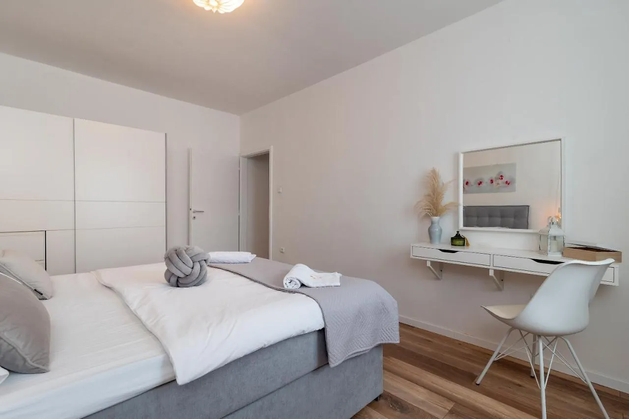 Apartment Radic-Perfect Location For Summer Activities Trogir