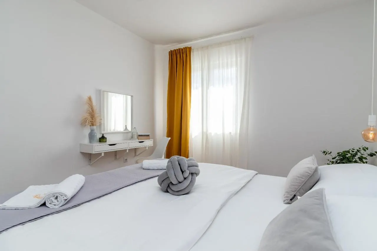 Apartment Radic-Perfect Location For Summer Activities Trogir