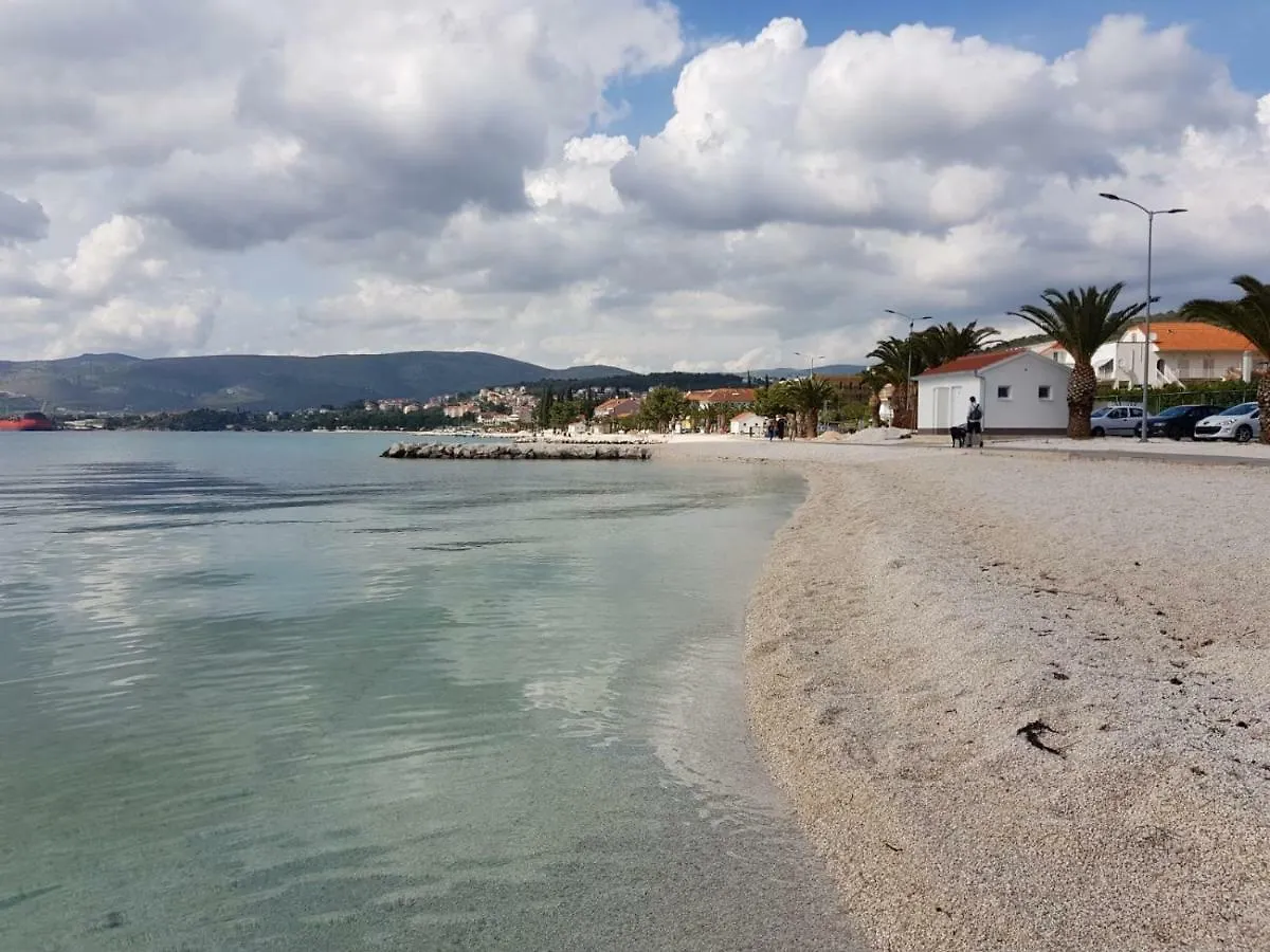 Apartment Radic-Perfect Location For Summer Activities Trogir